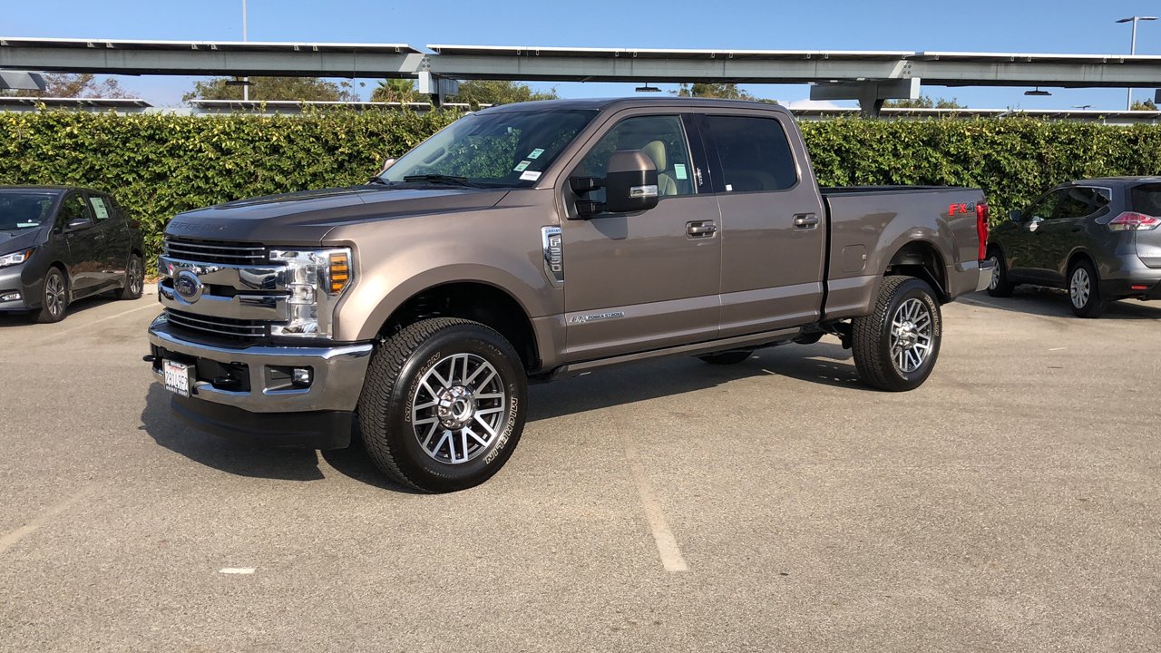 Pre-owned 2018 Ford Super Duty F-250 Srw Lariat Fx4 Off-road Crew Cab 