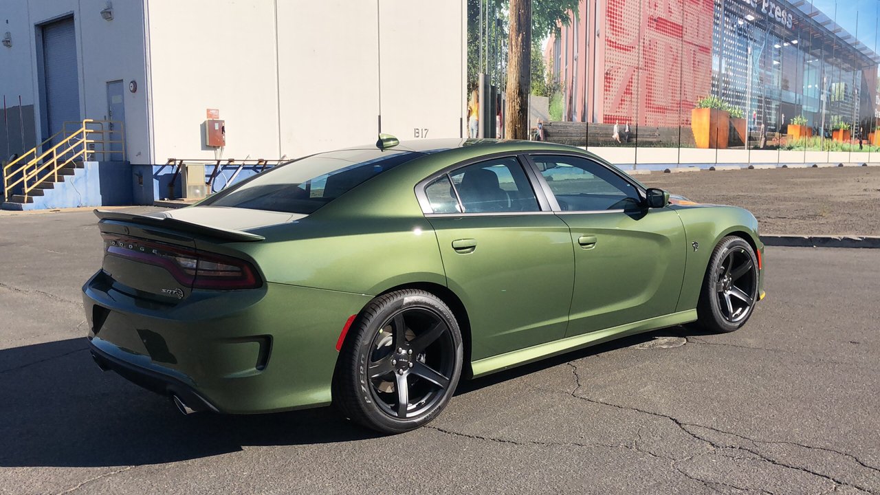 Color dodge. Додж Чарджер 2019. Dodge Charger srt8 Hellcat. Додж Чарджер srt8 Hellcat. Додж Чарджер СРТ 8 2019.