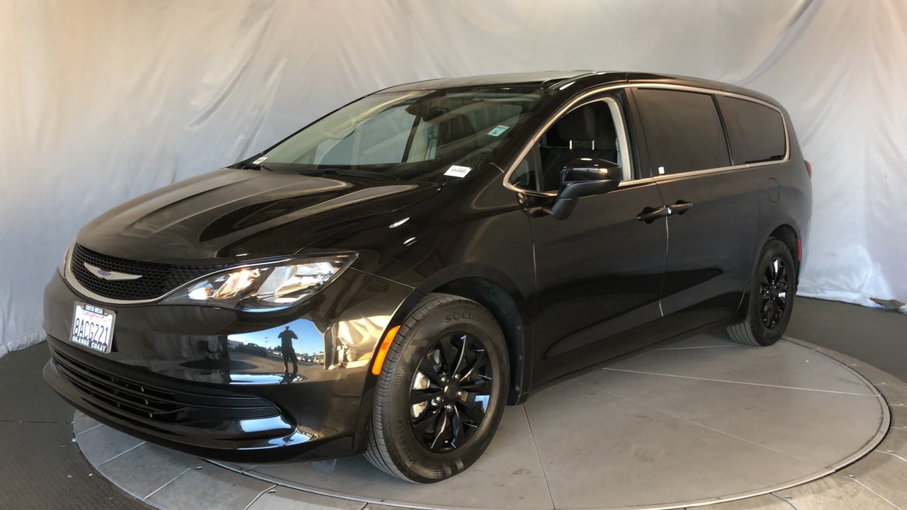 PreOwned 2017 Chrysler Pacifica Touring Minivan